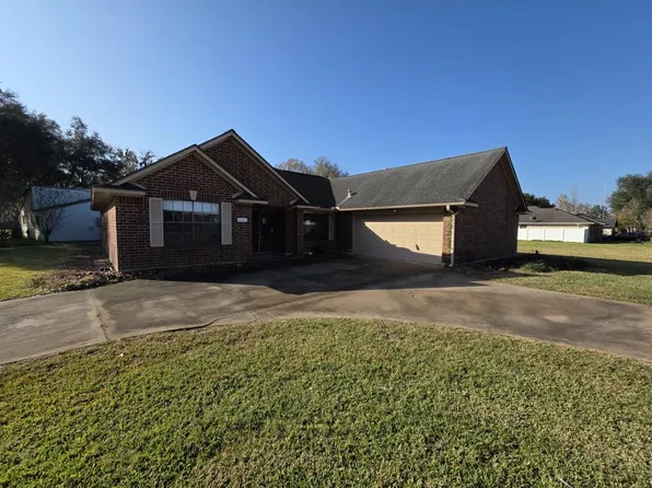 2571 Pinehurst Dr, West Columbia, TX 77486