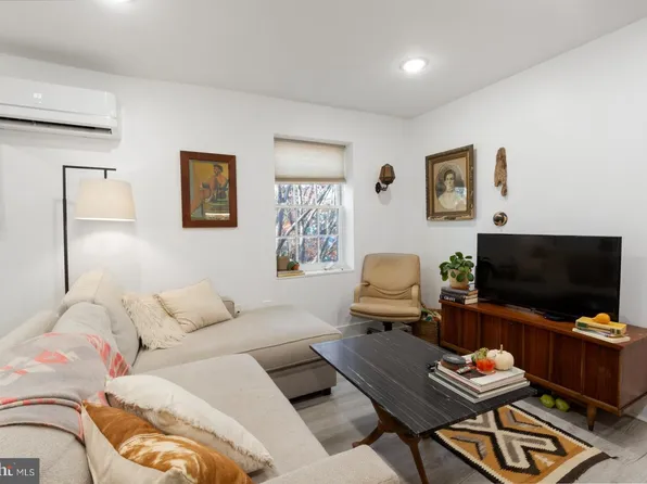 212 Catharine St, Philadelphia, PA