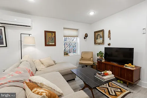 212 Catharine St #6 Photo 1