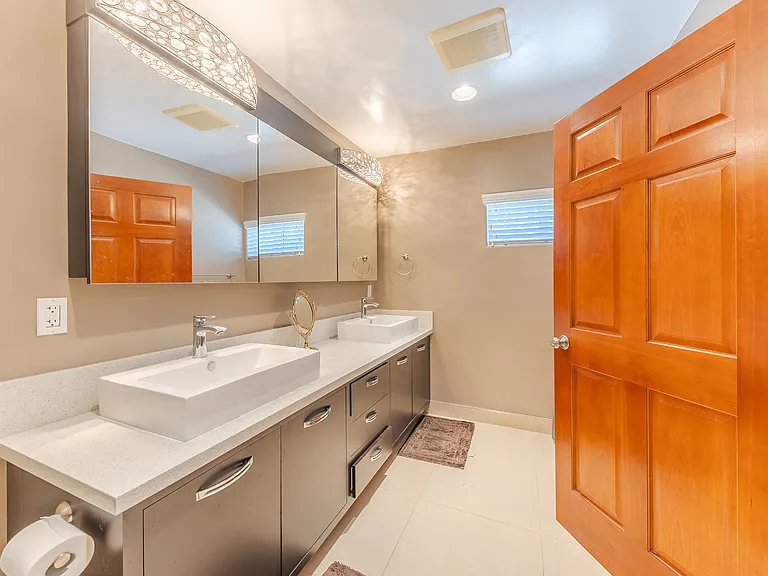 341 S Lincoln Ave — Photo 18
