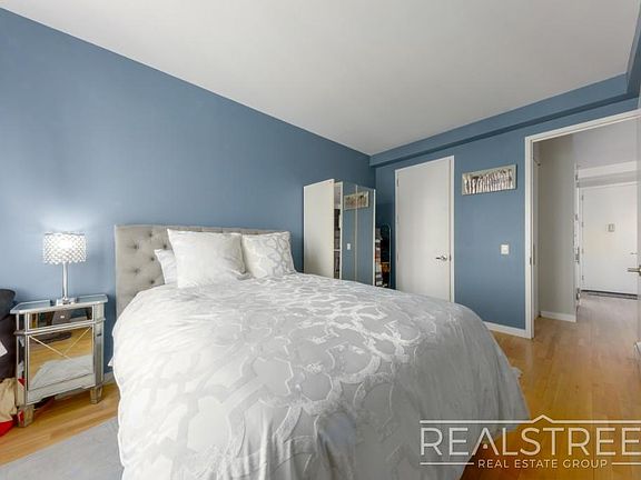 5th image of 541 Washington Ave #609