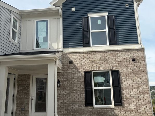 586 Station Dr
