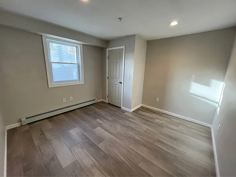 34 Prospect St — Photo 3
