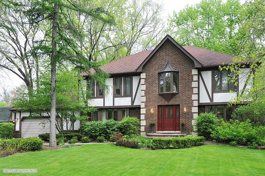 1st image of 9 Essex Ln