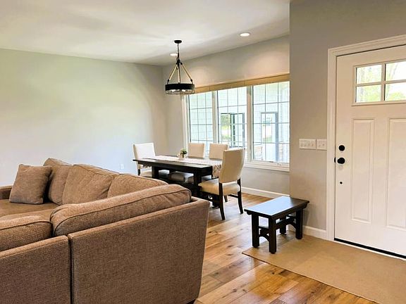 3rd image of 9917 Circle Dr