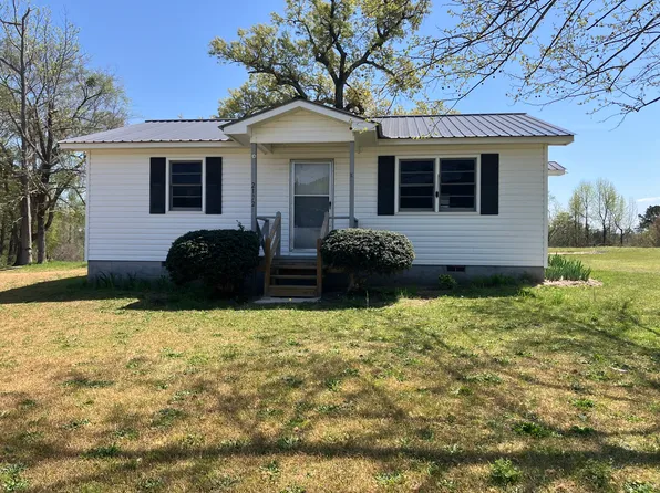 5 Bethel Baptist Rd, Spring Lake, NC 28390