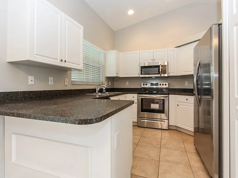 3031 SW 15th Ave — Photo 7