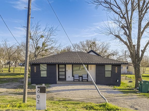 3rd image of 602 Ferris Rd