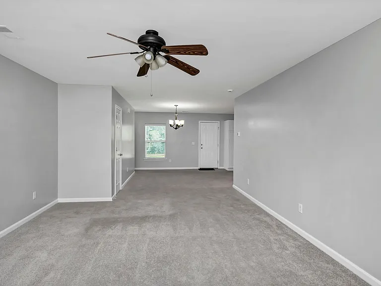 141 Wigmore Ln — Photo 7