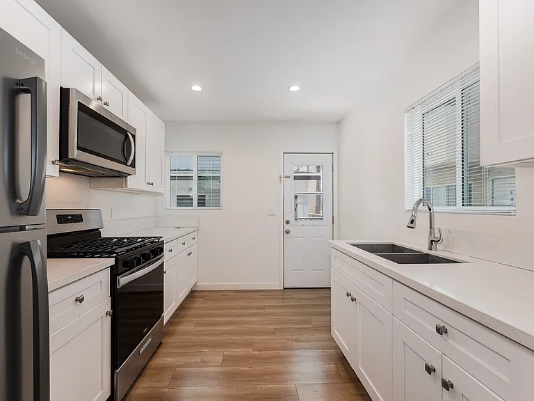 Kitchen Area including the Following Appliances (Microwave, Oven/Stove, Refrigerator)
