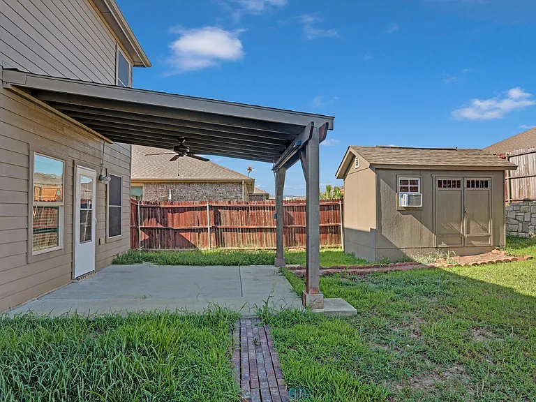 2138 Meadow View Dr — Photo 29