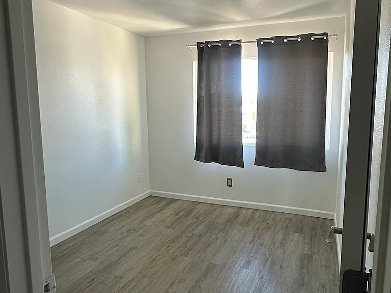 4834 W Rose Ln — Photo 16