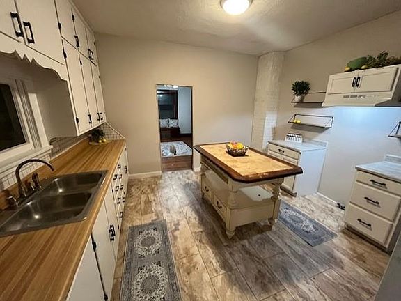 3rd image of 213 S Purdy Ave