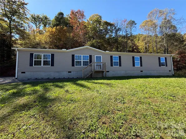 574 Hodges Creek Dr, Old Fort, NC 28762