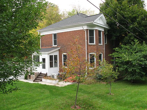 2nd image of 13 Charlton St