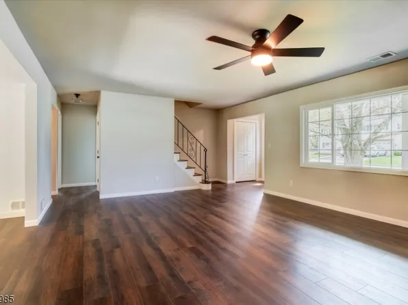 21 Deerfield Pl, Mount Olive Twp., NJ 07836