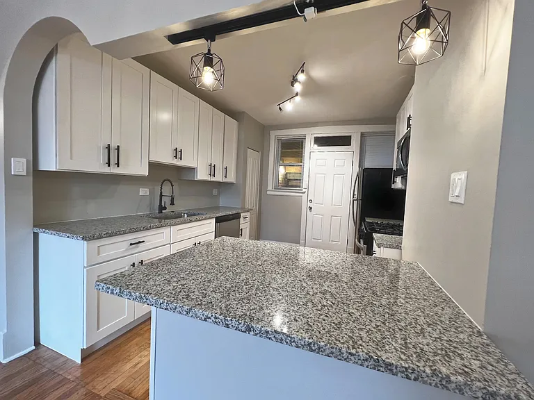 2855 W Grace St #1W — Photo 3