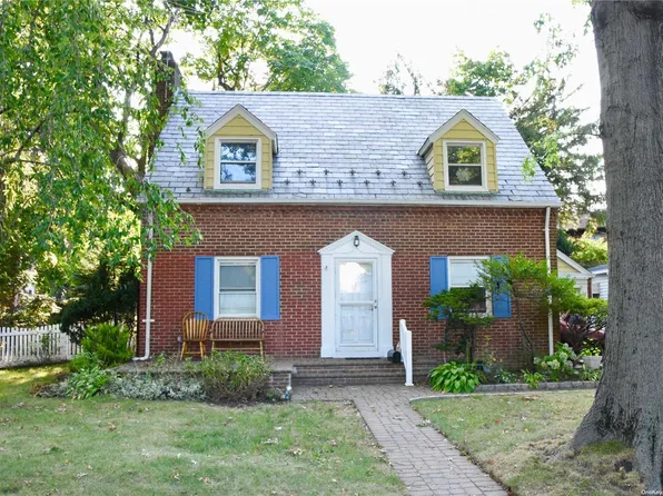 28 Revere Drive W, Floral Park, NY 11001