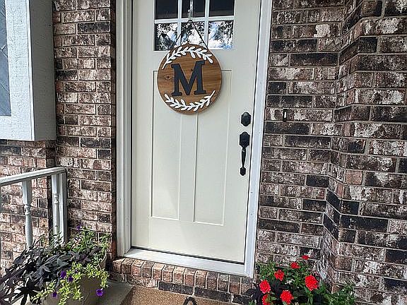3rd image of 3711 Robin Ln