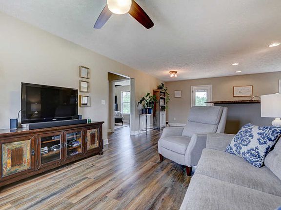 3rd image of 6705 Casa Bella Dr