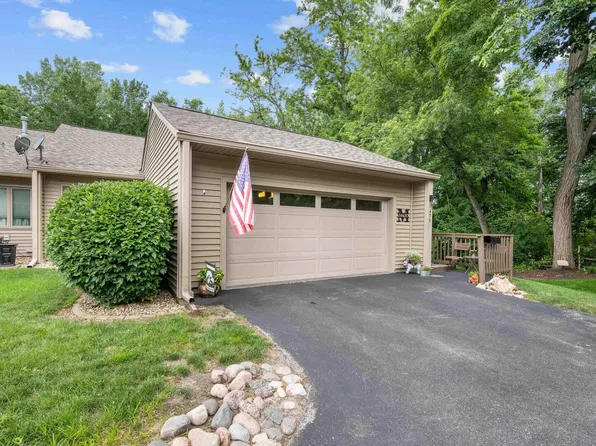 471 44th Avenue Ct, East Moline, IL 61244