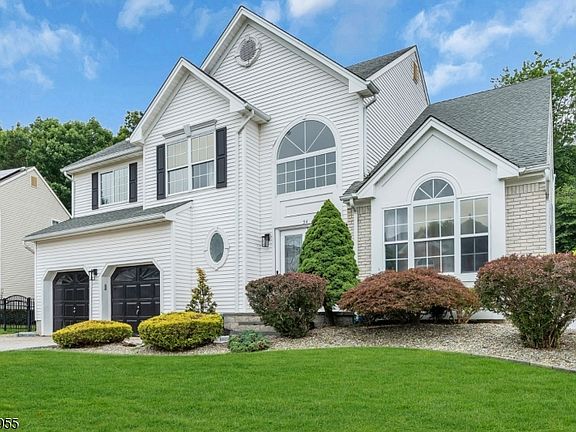 3rd image of 54 Winding Brook Dr