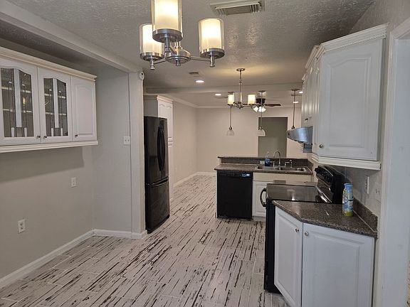 4th image of 3807 Sailfish Ln