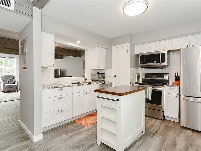 202 Windsor Dr #202 — Photo 9