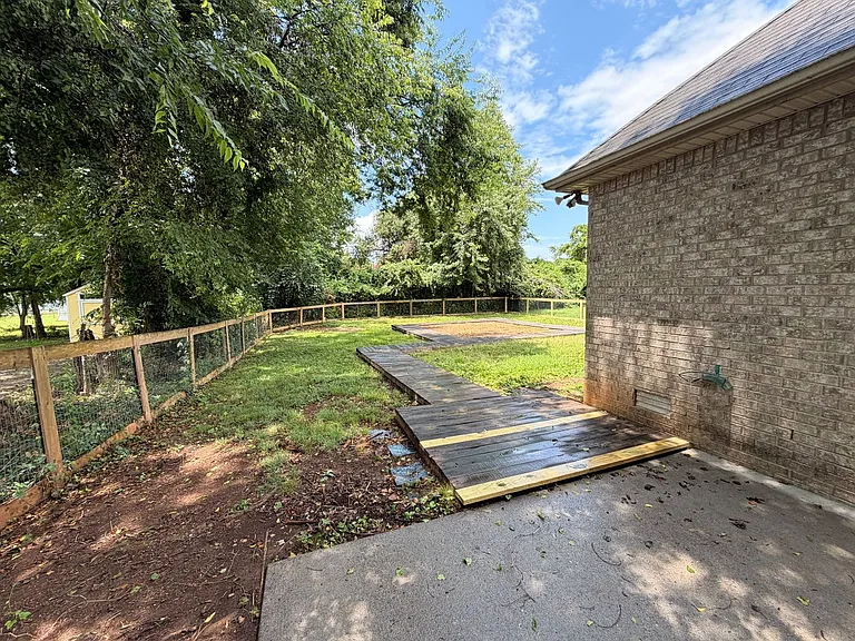 406B Hazelwood Dr — Photo 20