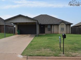 906 E Texas Ave, Iowa Park, TX 76367