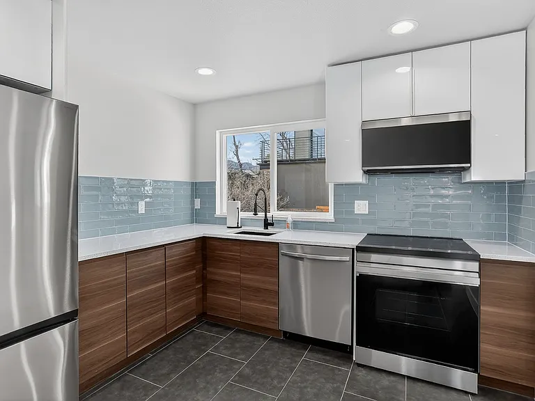 2340 Panorama Ave — Photo 5