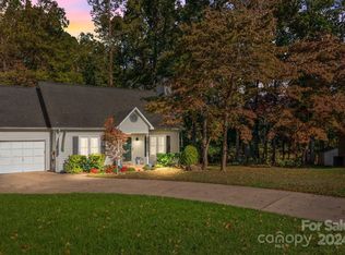 2511 Applegate Dr, Concord, NC 28027