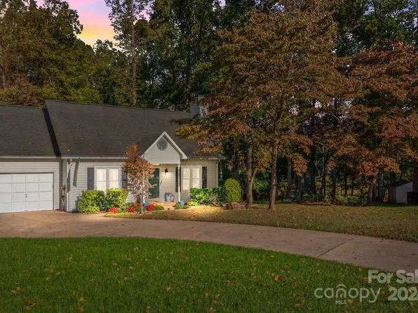 2511 Applegate Dr, Concord, NC 28027