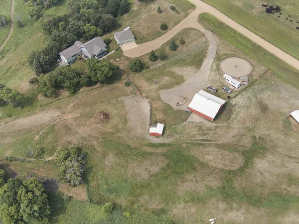 2930 Lyons Rd, Mandan, ND 58554