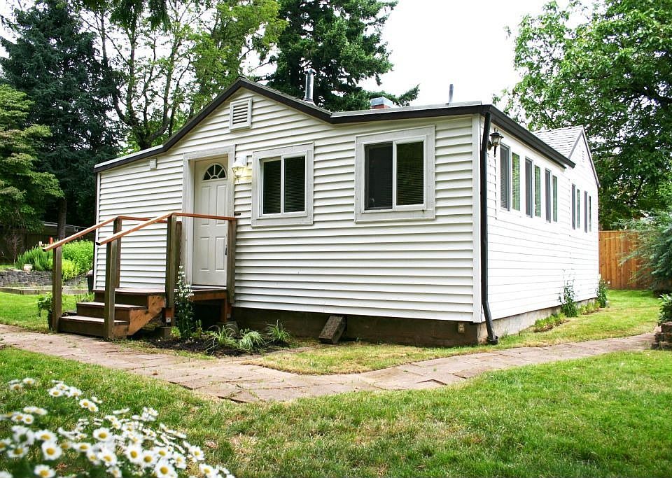 16065 NE Holladay