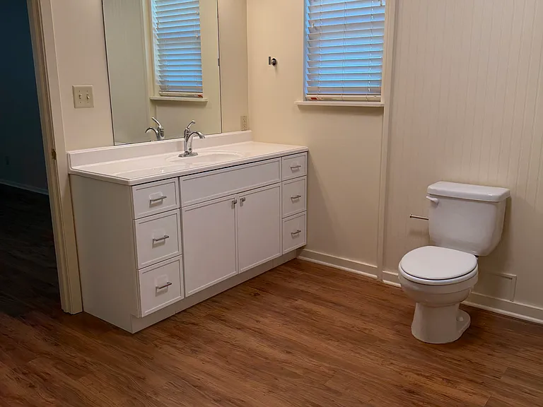 109 E Highway St — Photo 12