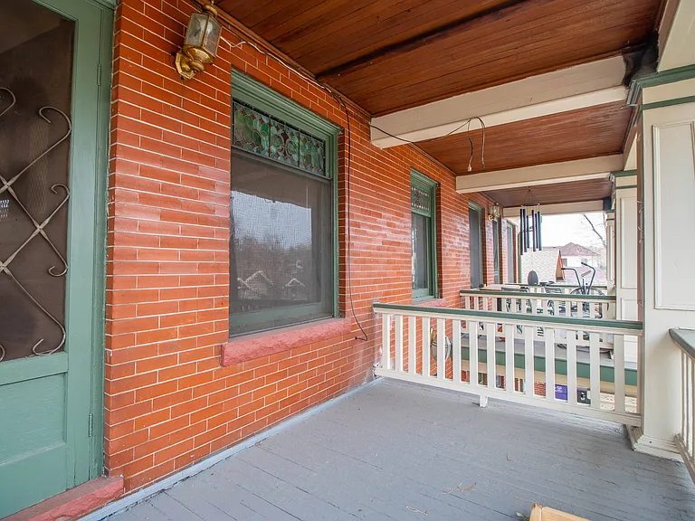 1110 Saint Paul St — Photo 17
