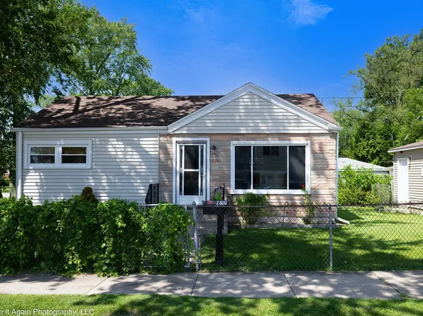 7300 W 114th Pl, Worth, IL 60482