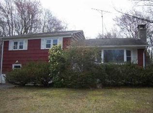 1 Little John Ln, Danbury, CT 06811