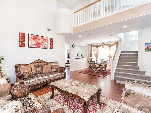 4th image of 3046 Hollycrest Ave