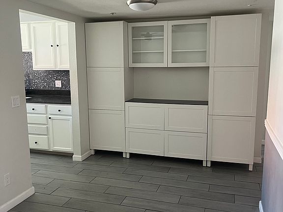 Dining Room (Shelfs Remain in Unit)
