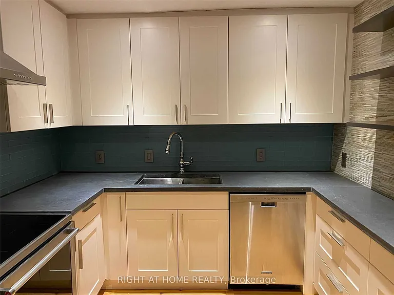 22 Croft St — Photo 10