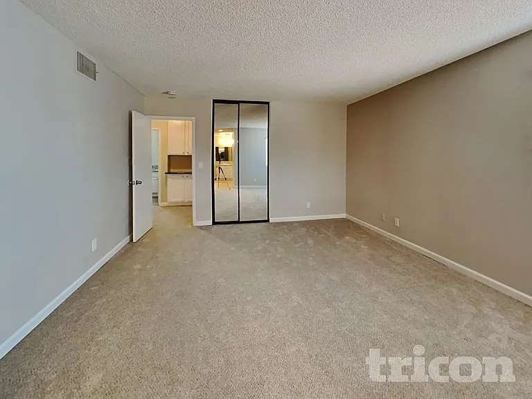 3143 Regal Oak Dr — Photo 8