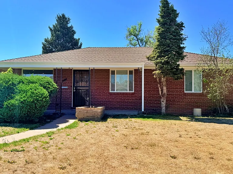 3045 N Niagara St — Photo 1