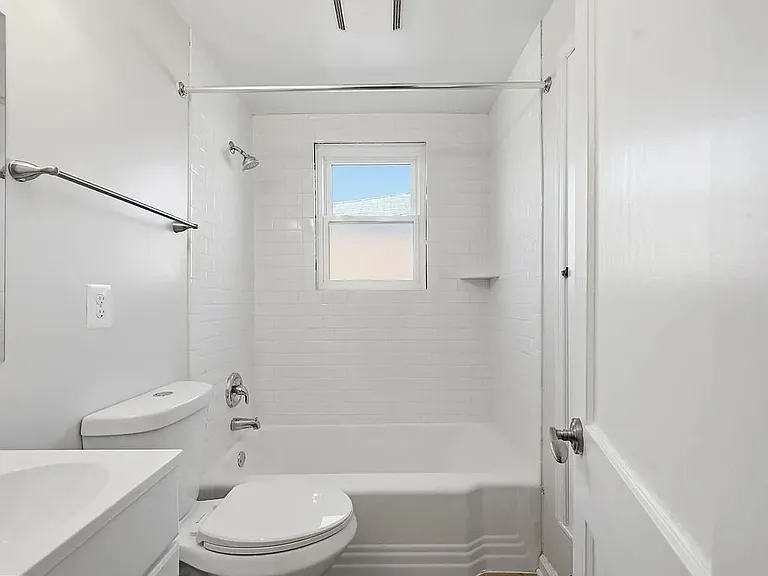 308 Georgia Ave NE — Photo 23