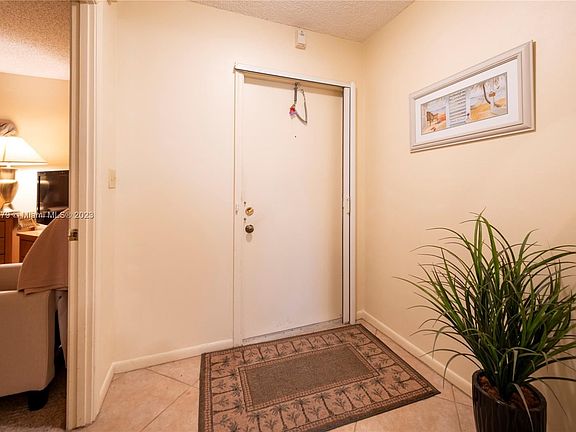 4th image of 6800 Cypress Rd APT 405