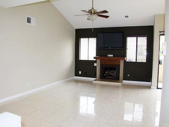 2nd image of 22137 Burbank Blvd Unit 5