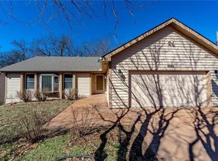 8866 Gallery St, Lenexa, KS 66215