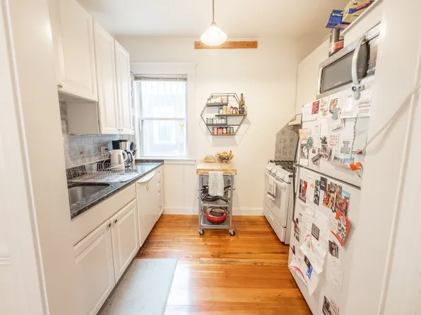 12 Hamlin St #1, Cambridge, MA 02141