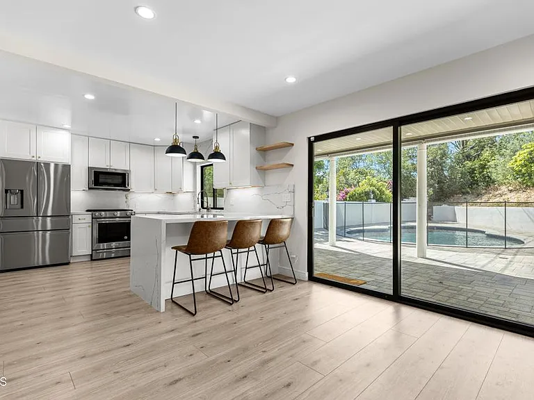 9321 Belvoir Ave — Photo 7